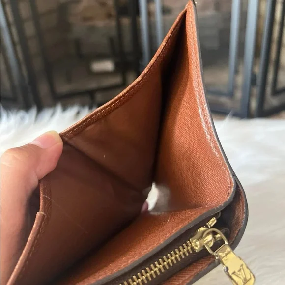 Louis Vuitton Monogram Wallet - Picture 8 of 16